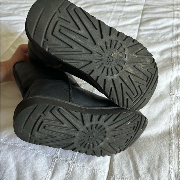 UGG Australia Classic Short Black Boots Waterproof Leather Size 7 - Picture 3 of 5